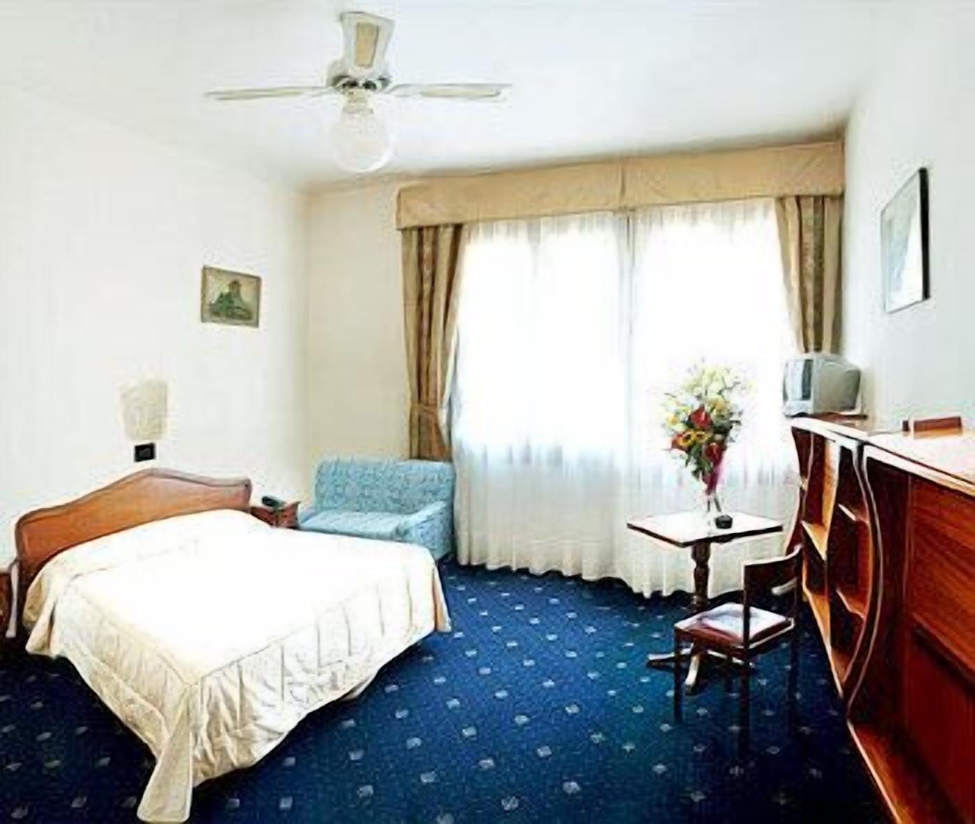Hotel Cristallo 2*